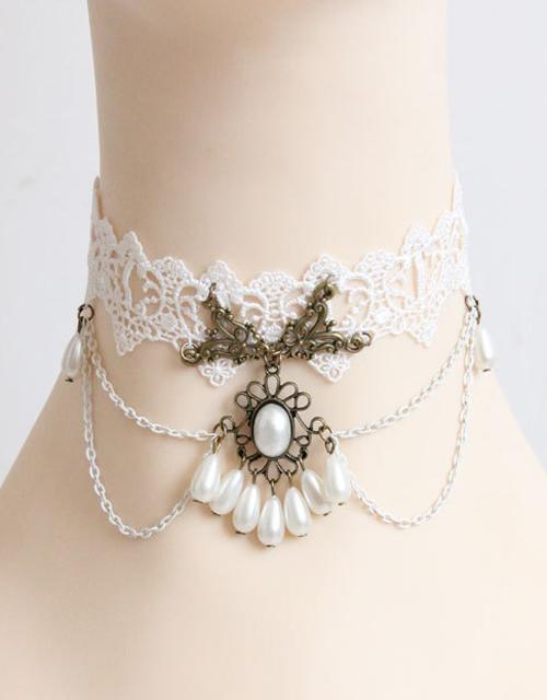 Vintage White Faux Pearl Choker